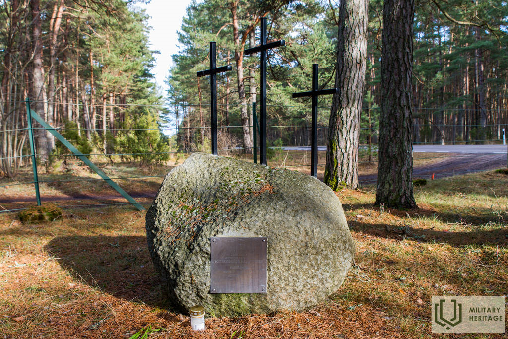Langenud metsavendade mälestuskivi Emmaste kalmistul